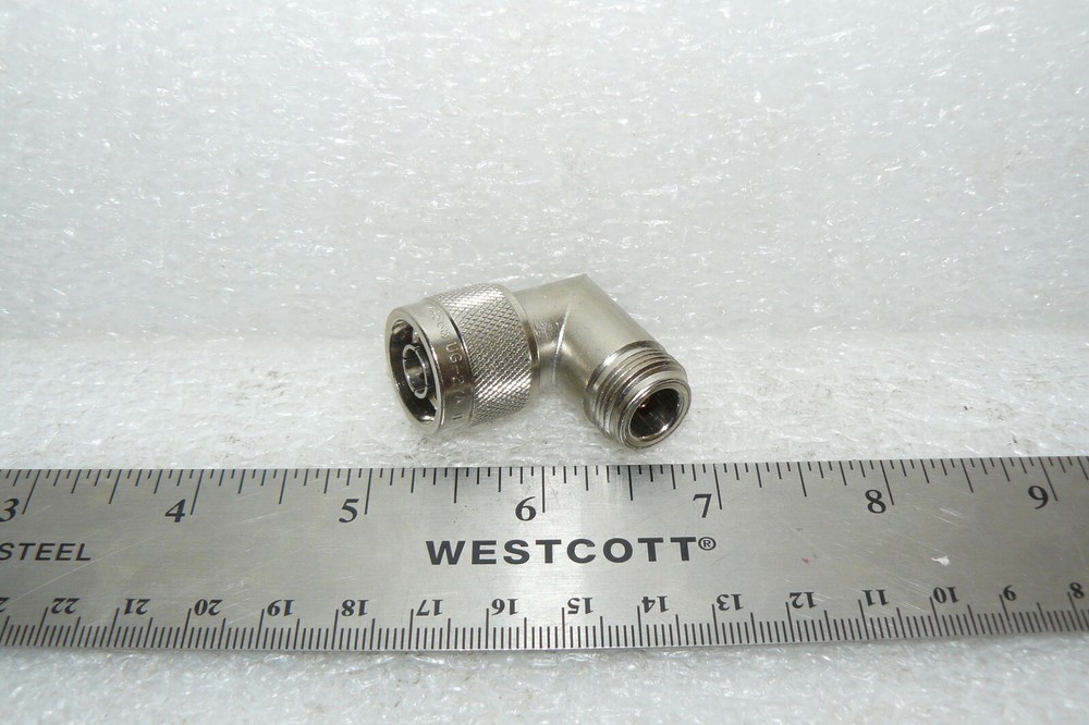 AMPHENOL 74868-UG-27A/U RF COAXIAL ADAPTER TYPE N PLUG TO TYPE N JACK 90° RIGHT