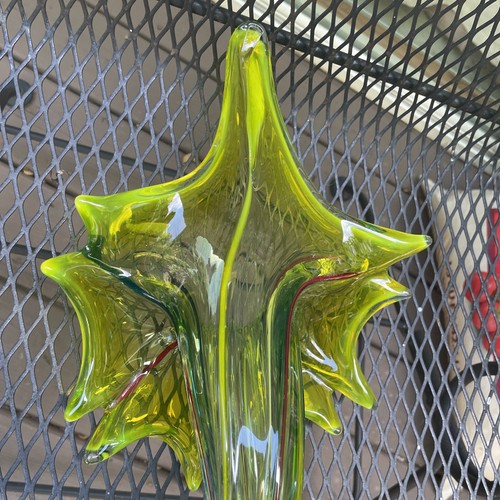 VTG Large 13.75”Hand Blown Art Glass Lily Shaped Vase in Yellow & Blue MURANO ? - Picture 11 of 13