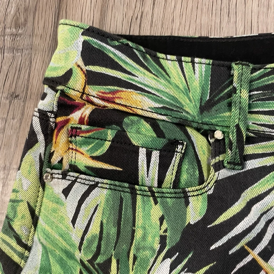 Pantalones Cortos de Jean Denim Estampado Tropical WHBM White House Black Market The 5” Short Talla 2 Foto 4 de 4