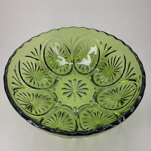 Vintage Anchor Hocking Medallion Green 8" Bowl Star Cameo Avocado Glass MCM