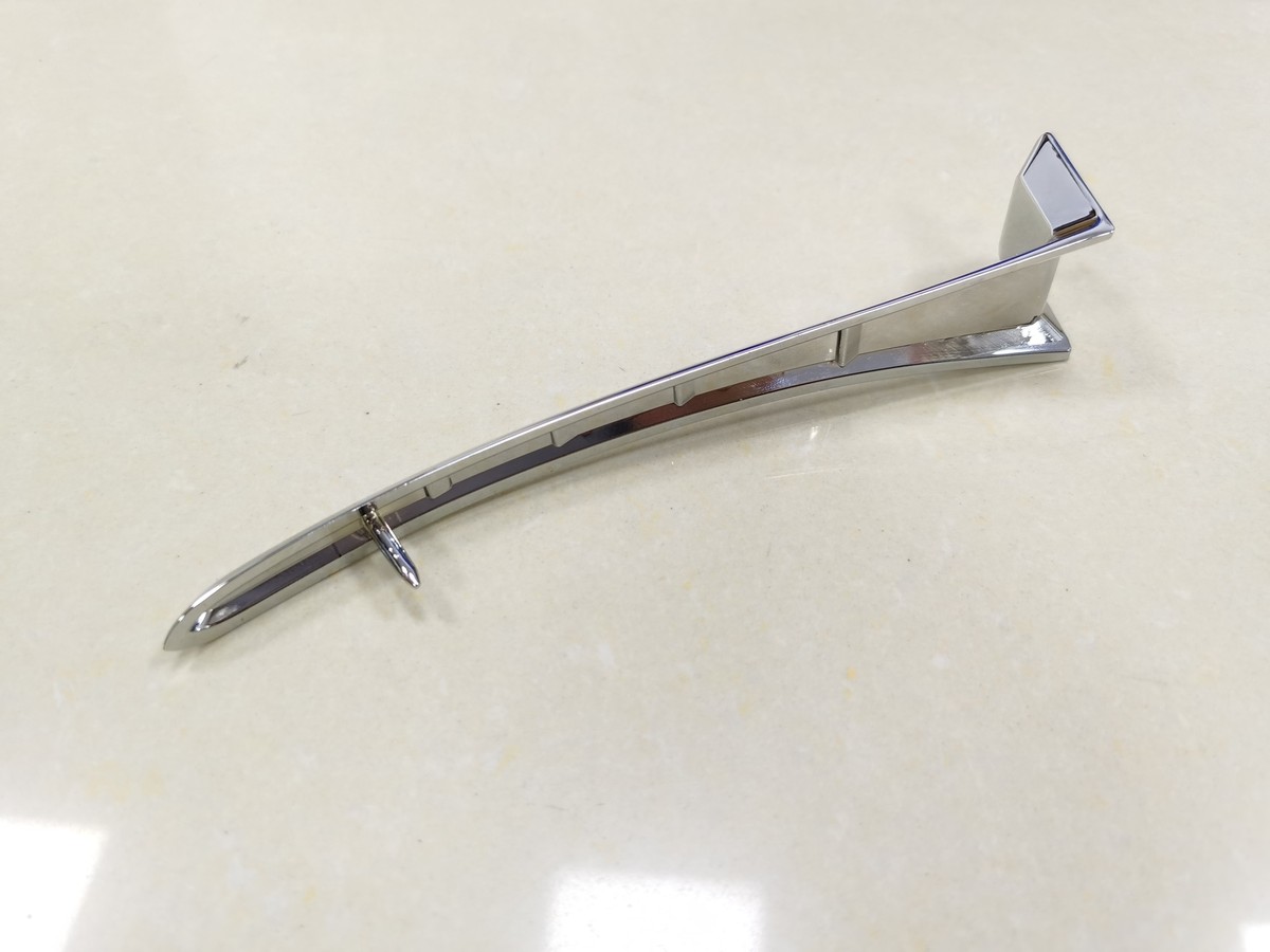 Zinc Alloy Top Cowl Nacelle Trim Spear For Harley Road King