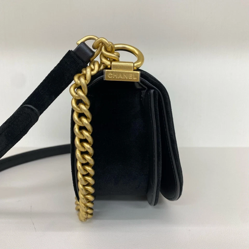 Bolso Bandolera Chanel Mini Leboy Saddle 18 cm Negro Dorado Terciopelo Chip Hombro Foto 4 de 4
