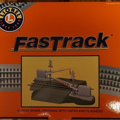 Lionel FasTrack O Gauge 6-12062 Grade Crossing Gates Flashers Track DC