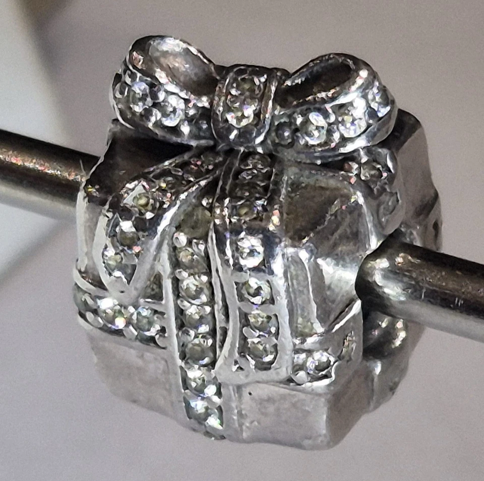 Authentic Pandora Sparkling Cz Pave Surprise Present Charm 791400CZ S925 ALE - Image 3 of 4