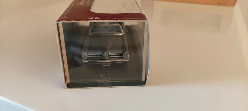 PONTIAC BONNEVILLE CONVERTIBLE 1965 1/43 NÉO SCALE MODELS - Photo 3/4