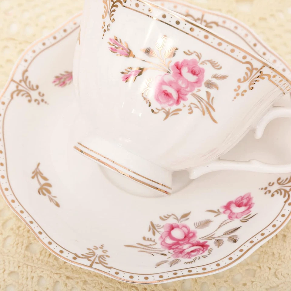 Juego de tazas y platillos de té de porcelana floral de 7,4 oz, taza de café rosa claro con T dorada Foto 3 de 4