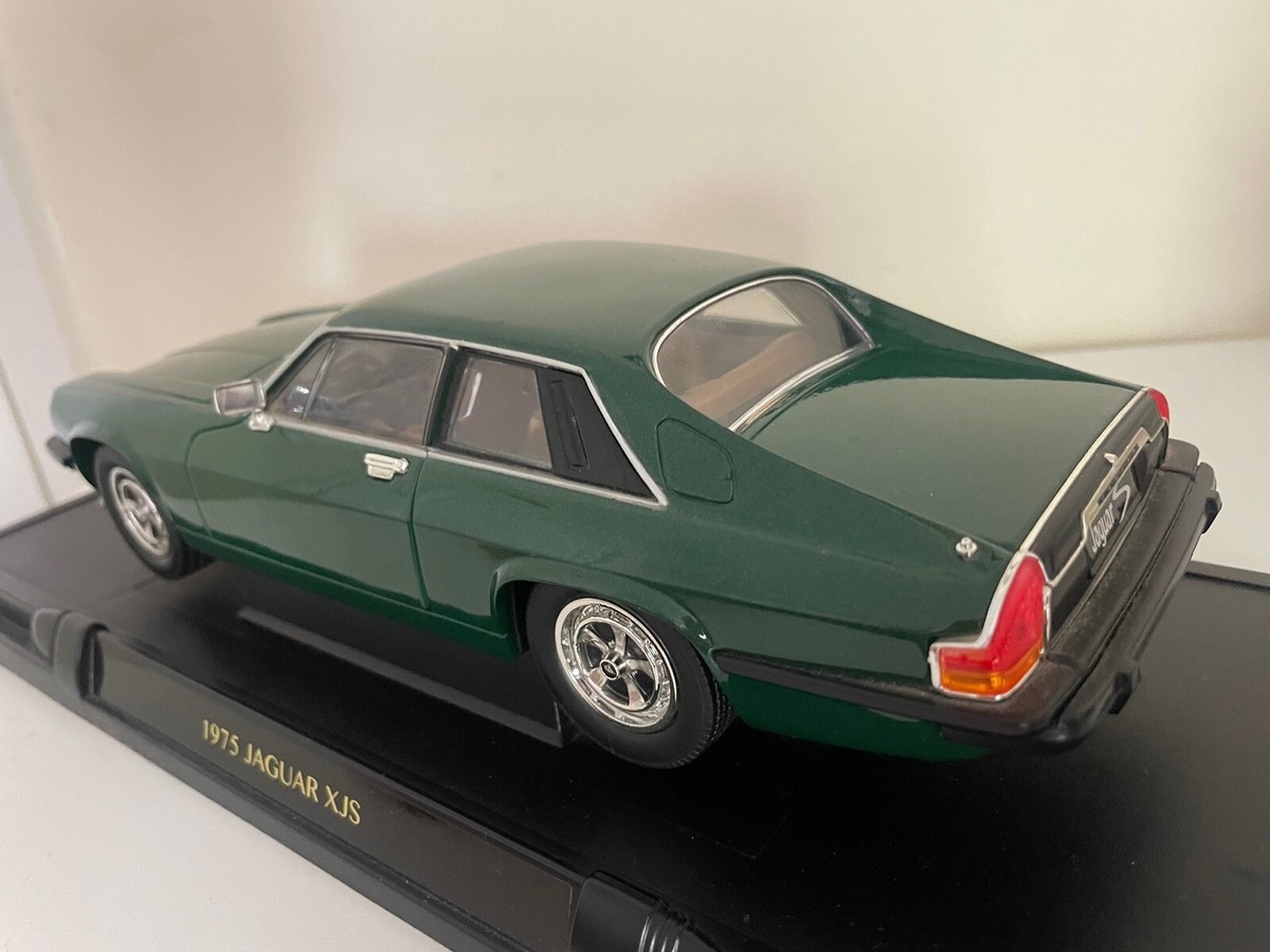 Road Signature 10.5” JAGUAR XJS 1975 Diecast Model GREEN Car
