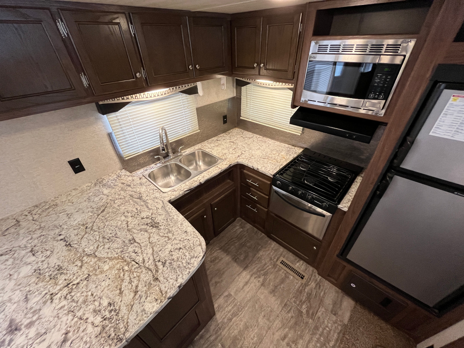 2017 Heartland Trail Runner 27RKS Travel Trailer Camper–Clean TX RV–Single Owner