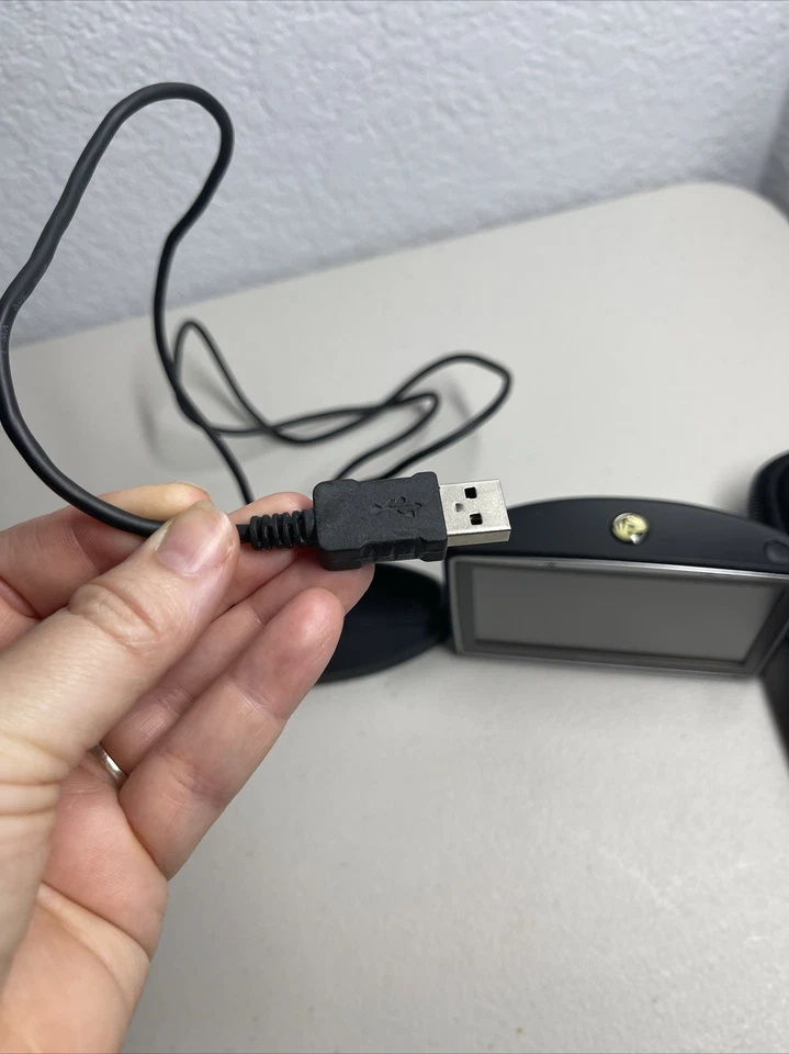 TomTom Go 720 **4.3 Inch Widescreen Touch Screen Bluetooth Portable GPS  - Image 3 of 4