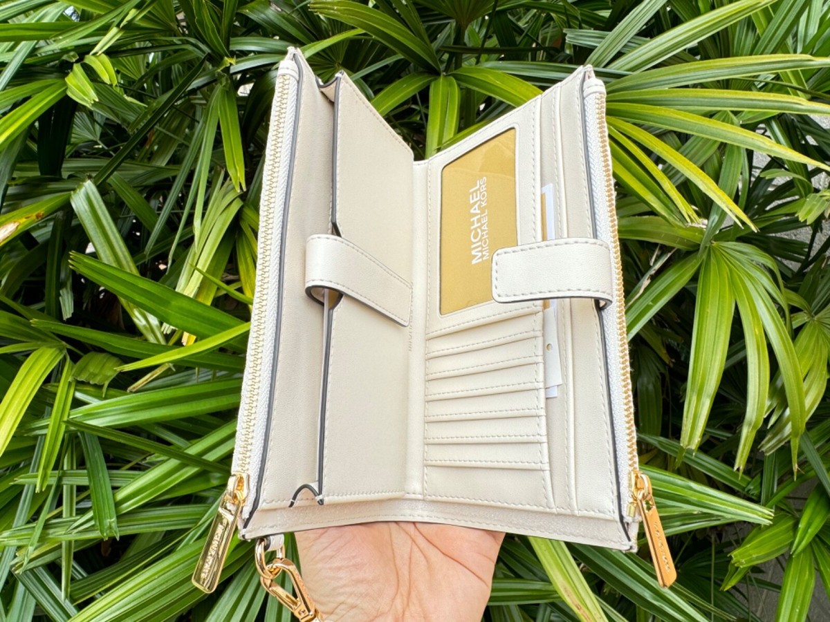 Michael Kors Jet Set Travel LG Double Zip Wallet Graphic