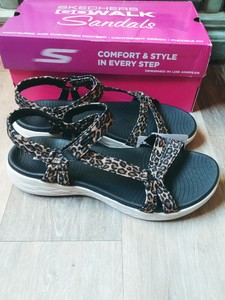 skechers on the go safari girl