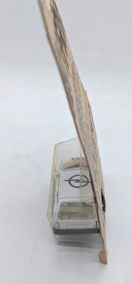 DE COLECCIÓN 1984 CORGI JB40 OPEL CORSA BLANCO Y NEGRO Foto 3 de 4