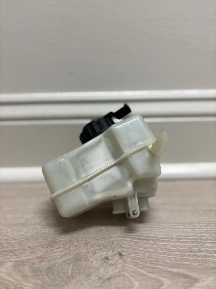 BMW 328i 325i 335i E90 2006-2010 depósito de líquido de frenos con sensor de nivel Foto 4 de 4