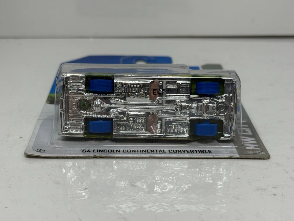 Литой кабриолет Lincoln Continental 1964 Treasure Hunt City масштаб 1:64 от Hot Wheels - Изображение 4 из 4