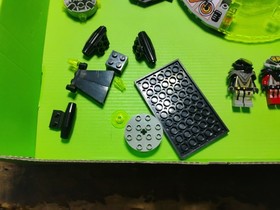 LEGO Rare UFO 6975 Alien Avenger/NEAR COMPLETE/MINI FIGURES/BOX/MANUAL/1997