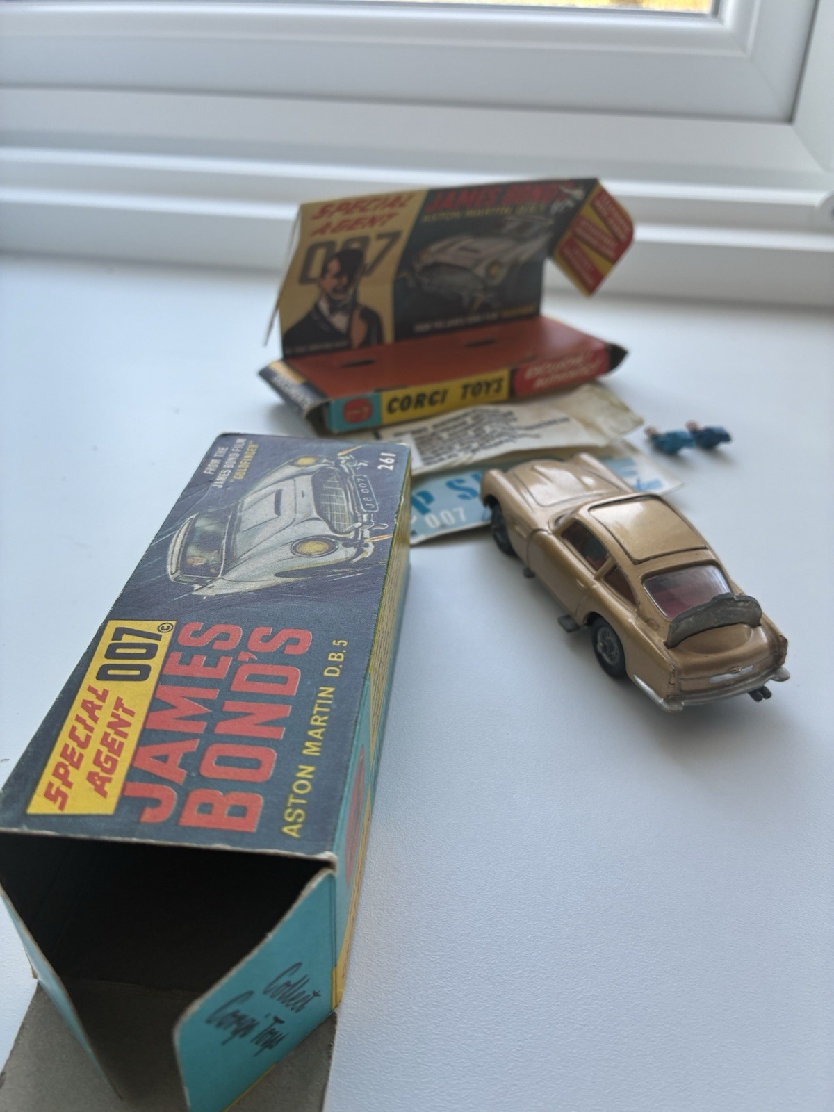 Corgi 261 Aston Martin DB5 James Bond 007 - 1/46 - Années 60 - Occasion