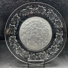 Princess House FANTASIA Poinsettia Crystal Plate 10" Frosted Center