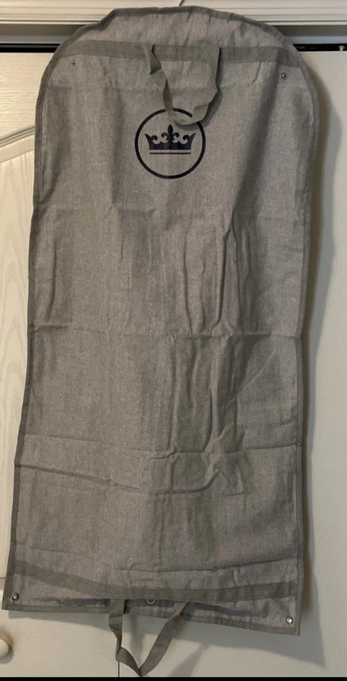 Bolso de ropa gris Peter Millar con logotipo de Peter Millar Foto 3 de 4