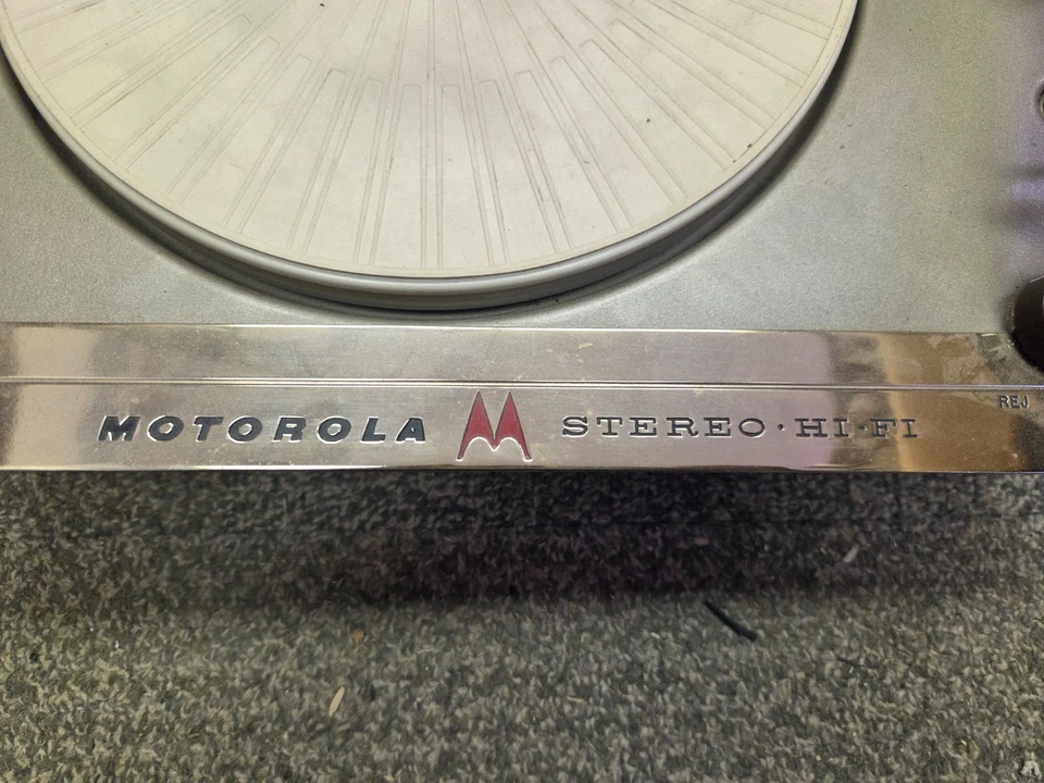 Tocadiscos Motorola SK32 Deluxe (VM29RC Motorola Inc. ex Galvin Mfg. Co. Chicago) Foto 4 de 4