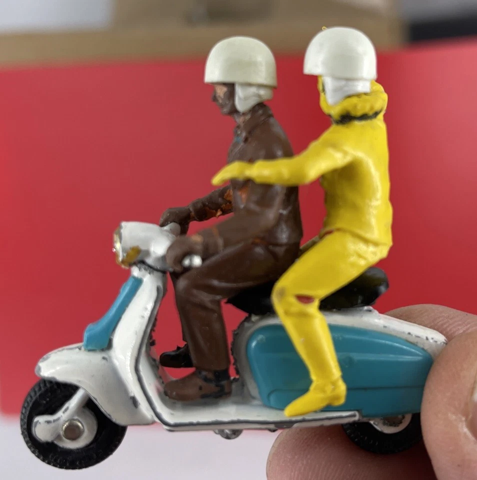 Vintage Britains 9685 Lambretta 125 Scooter Issued 1965 HTF With Riders Nice - Image 3 of 4