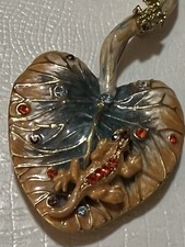 ENAMEL GOLDTONE LEAF BROOCH WITH LIZARD AND TINY FROG ADORABLE RAINFOREST AMAZON