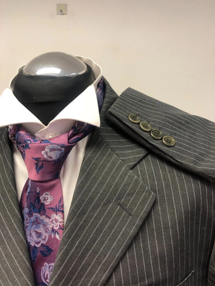 PIERRE CARDIN 2PC SUIT SUPER 120'S WOOL BLEND IN GREY STRIPE 44R TRS W39 L29 EC - Image 4 of 4