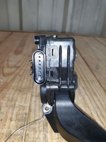 07-11 ESCALADE ACCELERATOR PEDAL 25832864 - Picture 3 of 12
