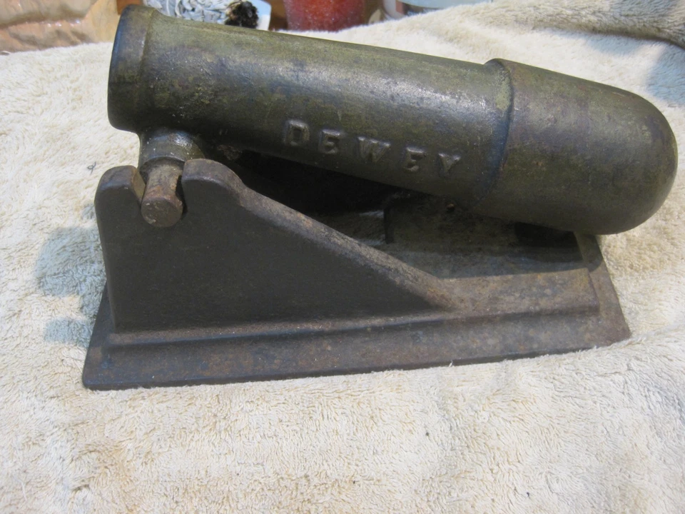 Antiguo cañón de saludo/señal Dewey Foto 4 de 4