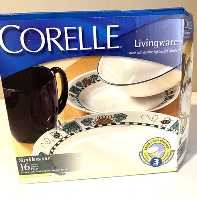 NOS Corelle Livingware 16 Piece Set SunBlossoms Dinnerware Plates Bowls Mugs Bee