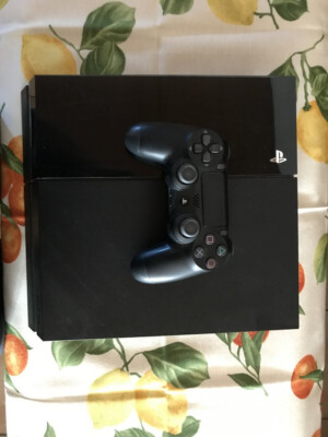 Sony PlayStation 4 500GB - Schwarz,  Firmware 5.05, First Release Console