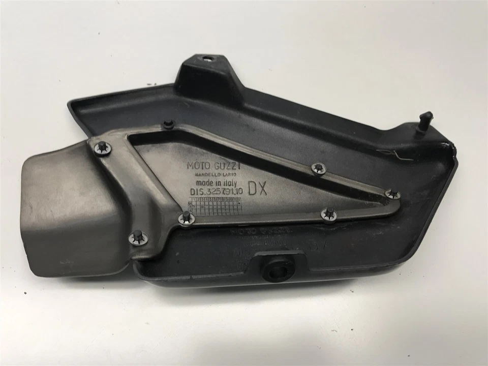04 Panel de cubierta lateral inferior derecho Moto Guzzi Breva 750 V7 V750ie 32579110 Foto 4 de 4