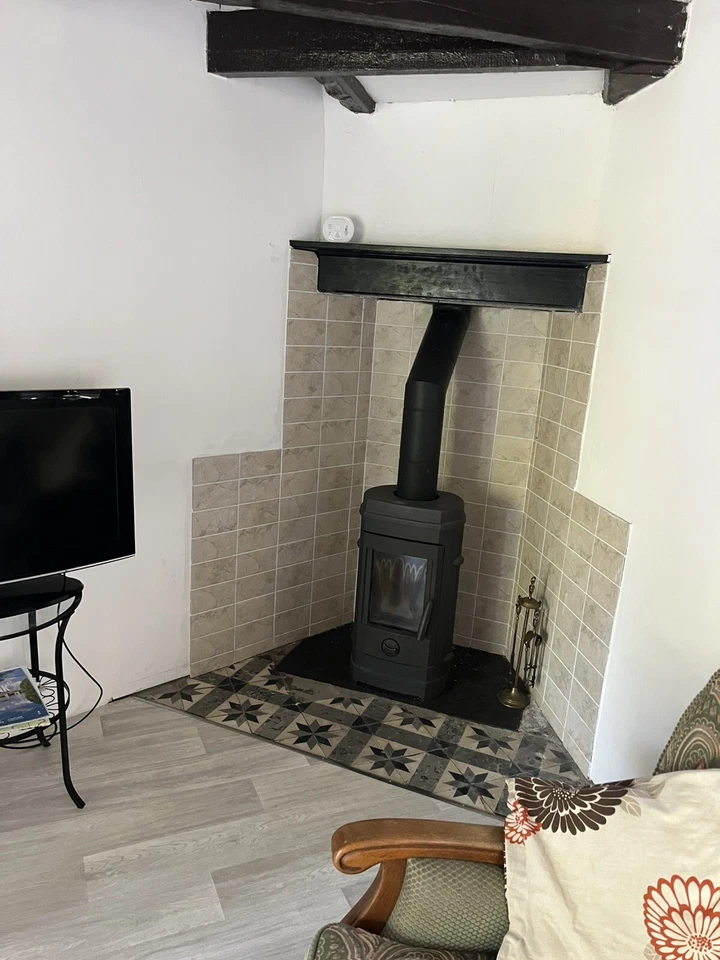 Detached One Bedroom Cottage, £55,000 Rochechouart, near Limoges, France. - Image 3 of 4