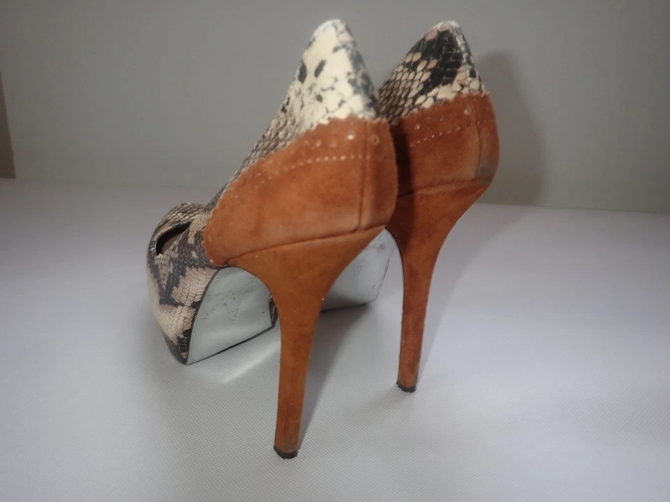 H от Halston 5 дюймов каблук на шпильке желтовато-коричневый серый змеиная кожа печать серебряный каблук 8,5 - Изображение 4 из 4