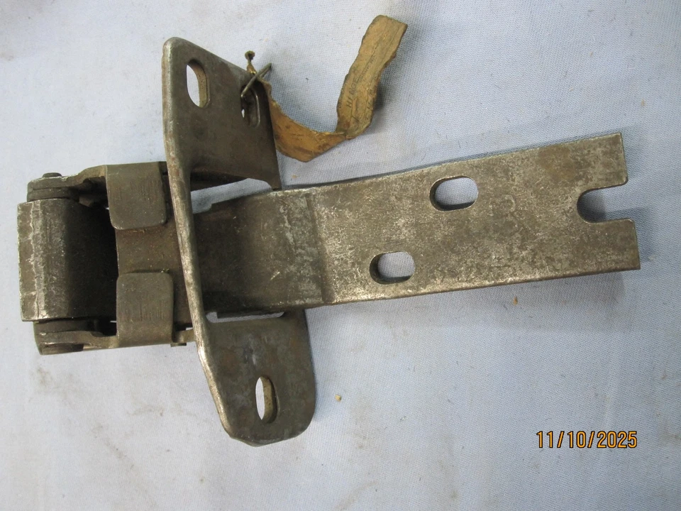 NOS 1947 1954 Chevrolet GMC Pickup Truck Door Hinge RH Upper 3688764 - Image 2 of 4