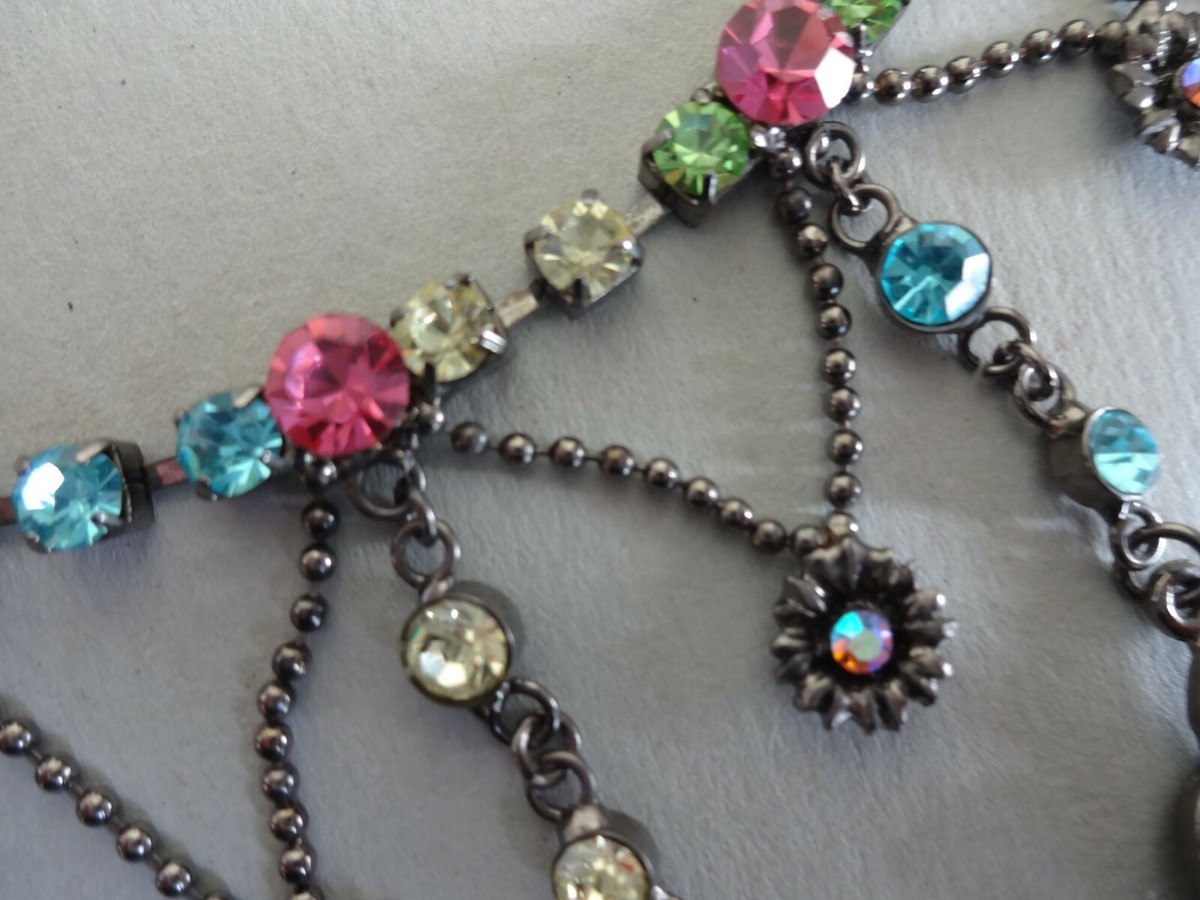 Yves Saint-Laurent : plastron à strass pastel | RENAISSANCE - Vintage Fashion Paris