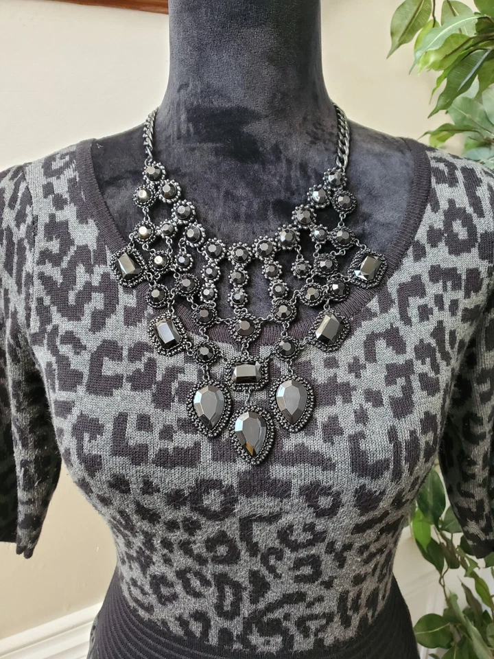 Vestido suéter Gabby Skye cinza acrílico gola redonda manga 3/4 comprimento do joelho tamanho M - Imagem 2 de 4