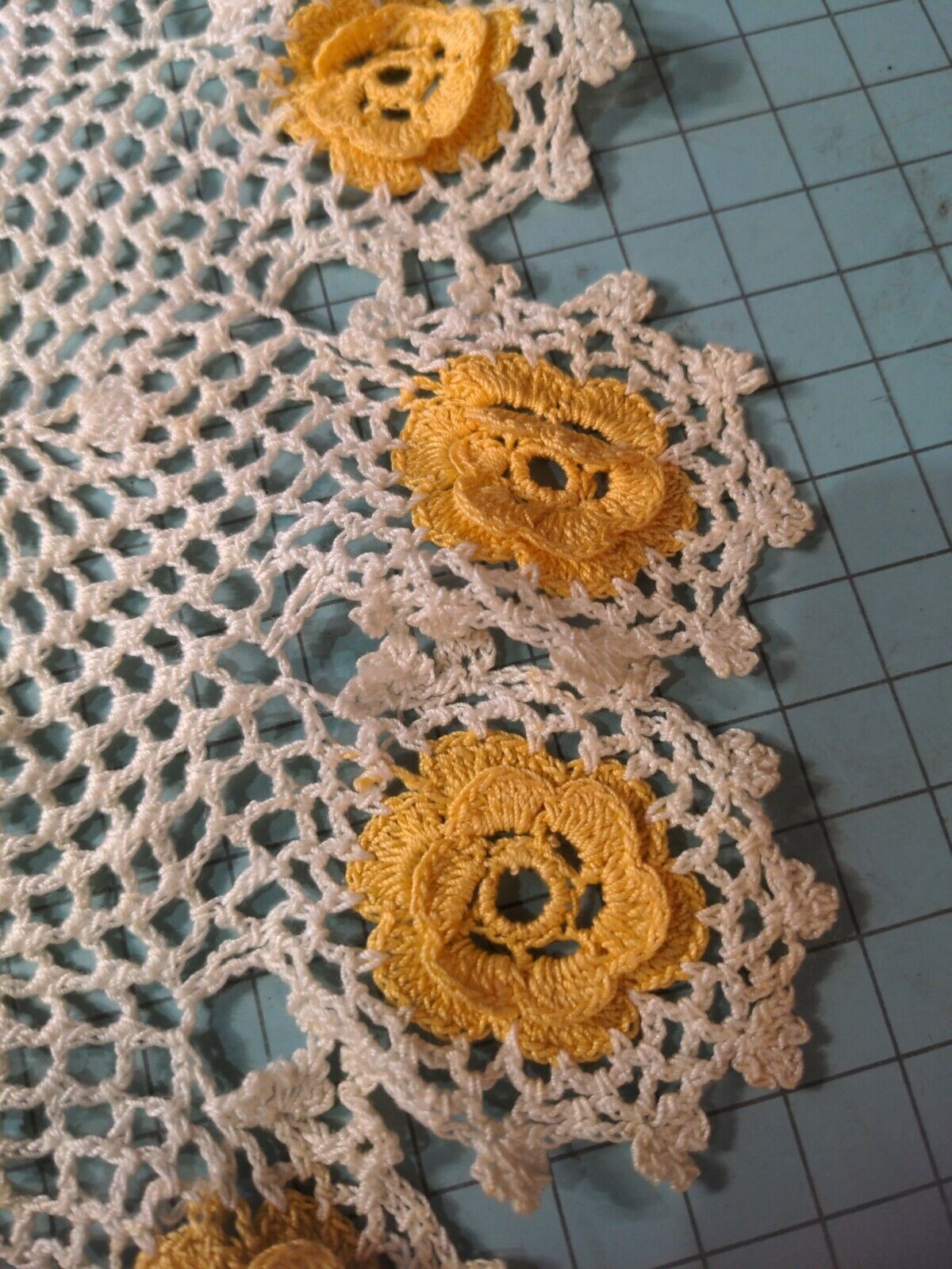 VINTAGE HAND CROCHETED YELLOW & WHITE DOILY Doilies 13