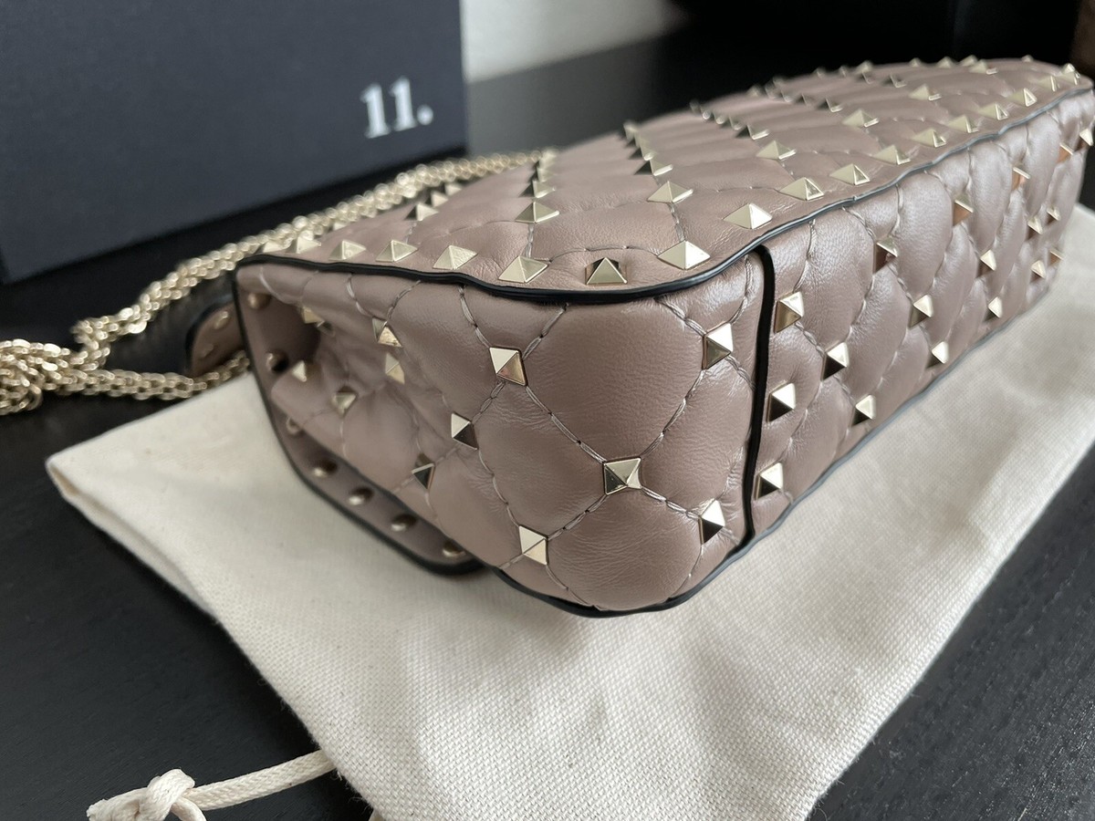 ハンドバッグ VALENTINO CARAMEL NAPPA LEATHER SMALL ROCKSTUD SPIKE HANDBAG Valentino Garavani Rockstud Spike Small Laminated Nappa Bag