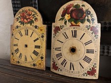 2 antike bemalte Uhrenschilder Zifferblätter Holz ca. 22 cm – Blumenmalerei