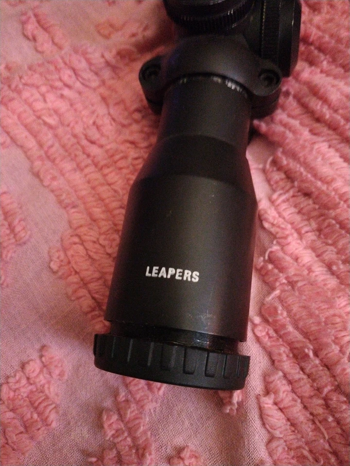 Mira para rifle Leapers de colección salió de un rifle de asalto SKS con montajes Foto 2 de 4