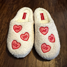 Women  s White/Red Slip-On Slippers Size 6 Faux Fur Fleece Embroidered Hearts