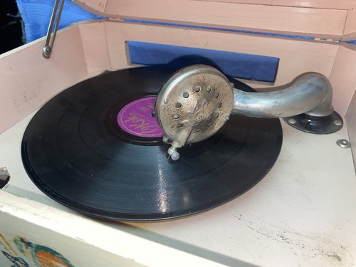 1930's Child’s Ray-Dyne / Radio Corp of America WORKING Record Player w/Cabinet