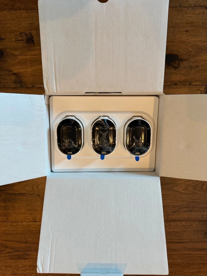 Arlo Pro 4 Camera 3 Pack Wireless Security Spotlight Cameras 2K HDR Video New - Image 3 of 4