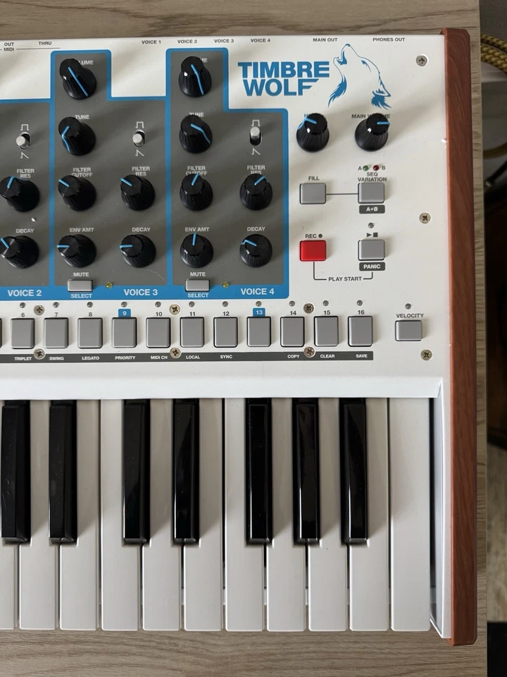 AKAI TIMBRE WOLF 4 Voces Sintetizador Analógico Foto 4 de 4