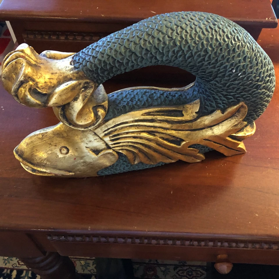 Figura de pez decorativa acabado madera maciza en pátina y acento pan de oro Foto 2 de 4