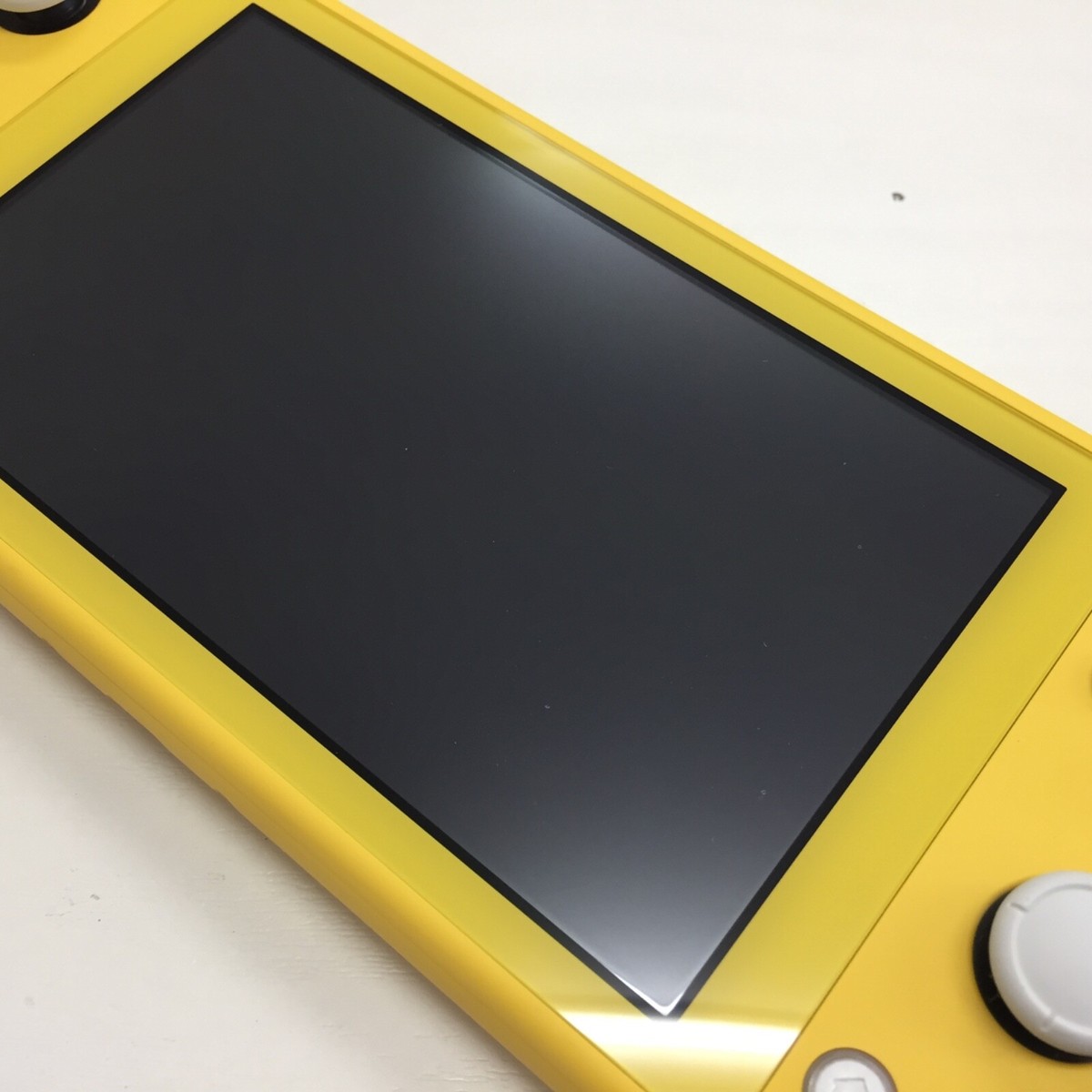 Excellent】Nintendo Switch Lite Yellow Console + Charger + Box