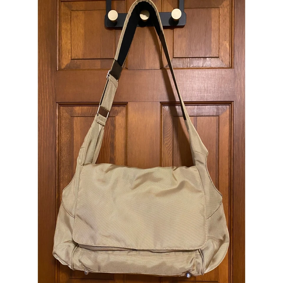 Pottery Barn Kids Convertible 2 in1 Diaper Bag Messenger/Backpack + Changing Pad - Image 3 of 4
