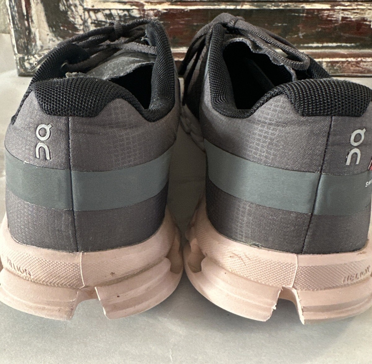 On Cloud Swiss Engineering Gray Running Shoes Sneakers 