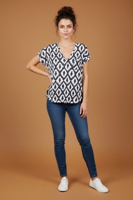 Lilly Pulitzer SZ S Duval Blue Ikat Chest Pocket V-Neck 100% Linen Relaxed Top