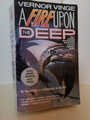 A Fire Upon the Deep (1993) by Vernor Vinge [Tor S-F, mmpbk, 613 pages] Good